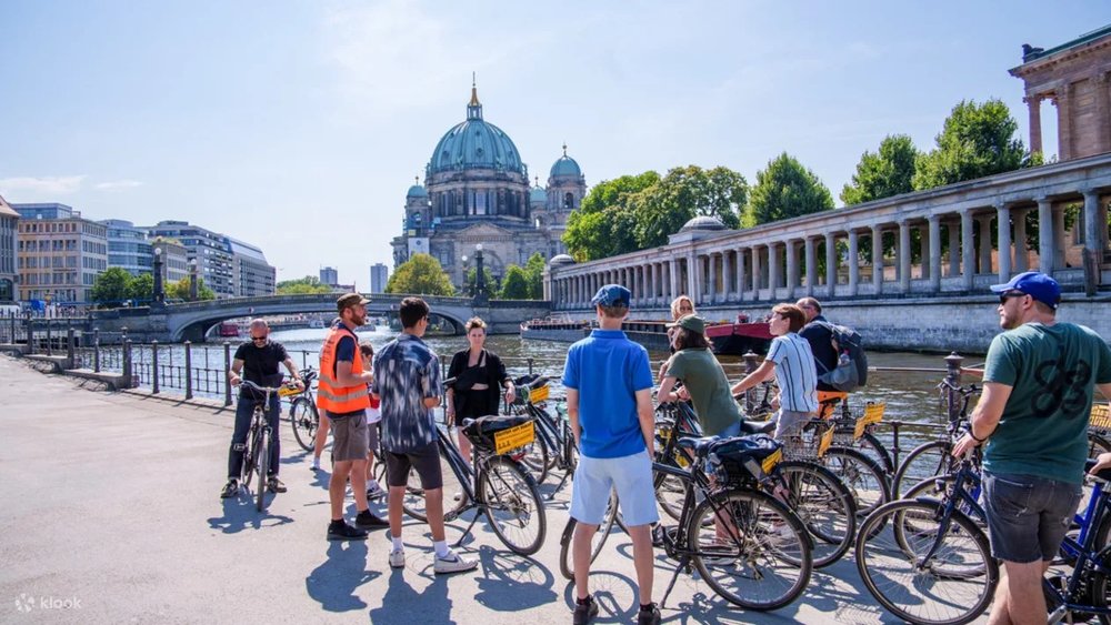 Ngày 1: Xuất Phát Từ Việt Nam Đến Berlin – Cổng Brandenburg - Bức Tường Berlin