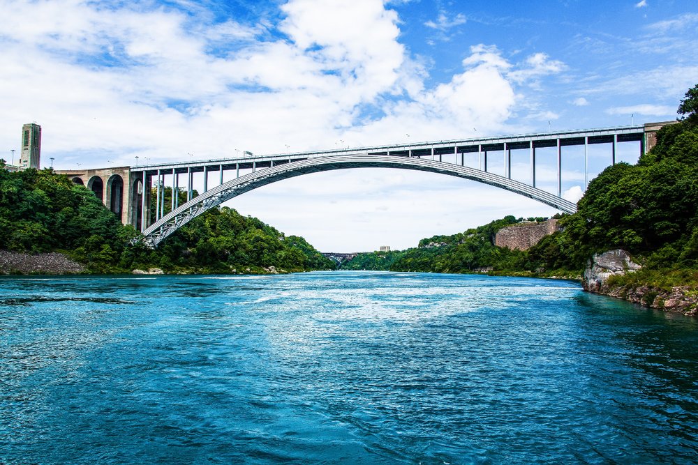  Check-in Cầu Tình Yêu Pont des Amours Thơ Mộng