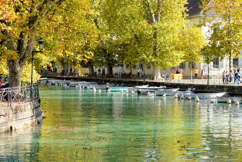 Dạo Bước Qua Những Góc Phố Cổ Kỳ Diệu Ở Annecy