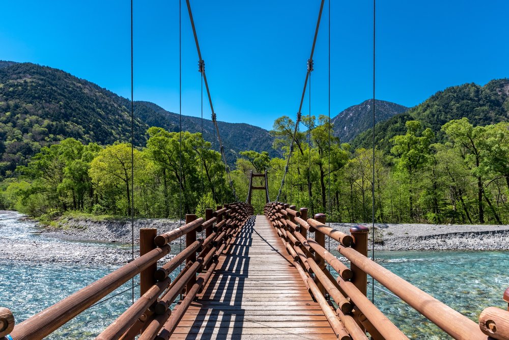 สะพานคัปปะ (Kappa Bridge) ในคามิโคจิ (Kamikochi) ประเทศญี่ปุ่น