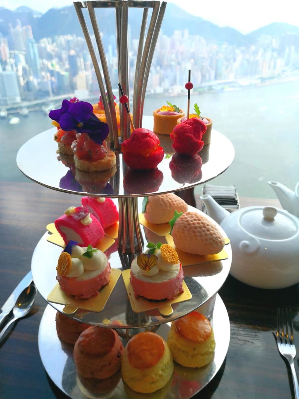 香港　アフタヌーンティー  The Lounge & Bar（ザ・リッツ・カールトン香港）