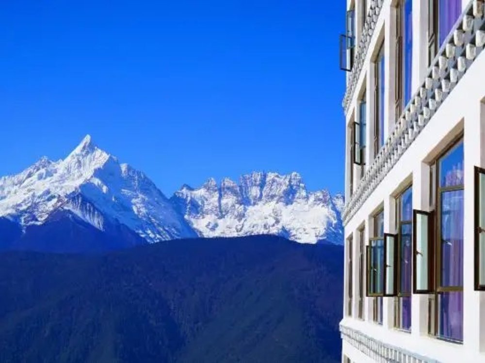 梅里雪山酒店, 欽明珠拉卡雪山觀景酒店