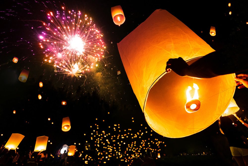 Thả đèn lồng trời (Yi Peng) ở Chiang Mai