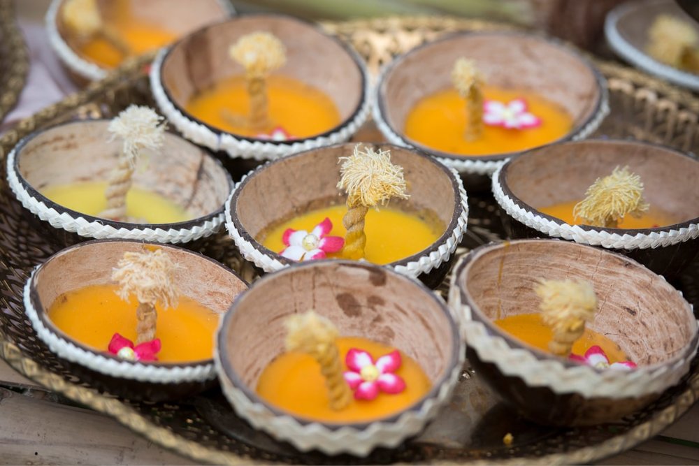 Thưởng thức ẩm thực địa phương và mua sắm đồ lưu niệm