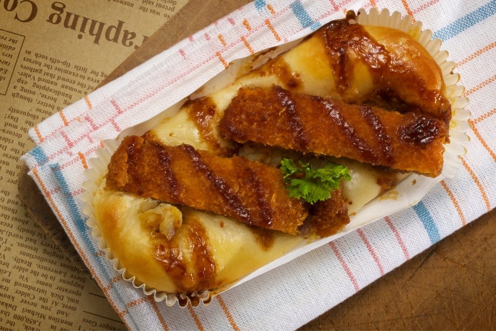 Bánh Mì Kẹp Sườn Heo (Pork Chop Bun) 