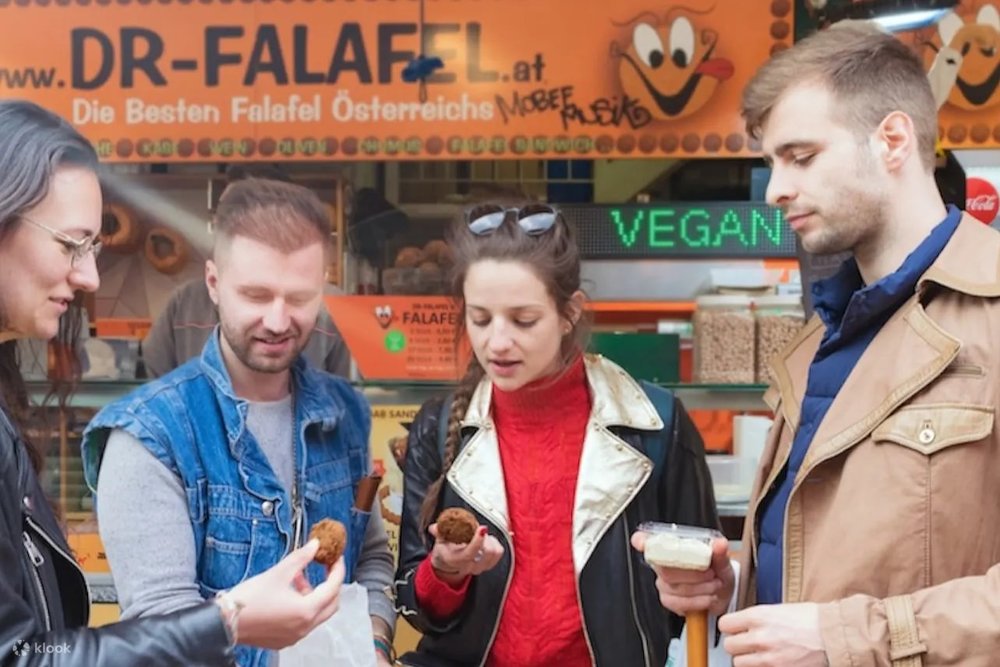 Thưởng Thức Đặc Sản Vienna Tại Khu Phố Naschmarkt