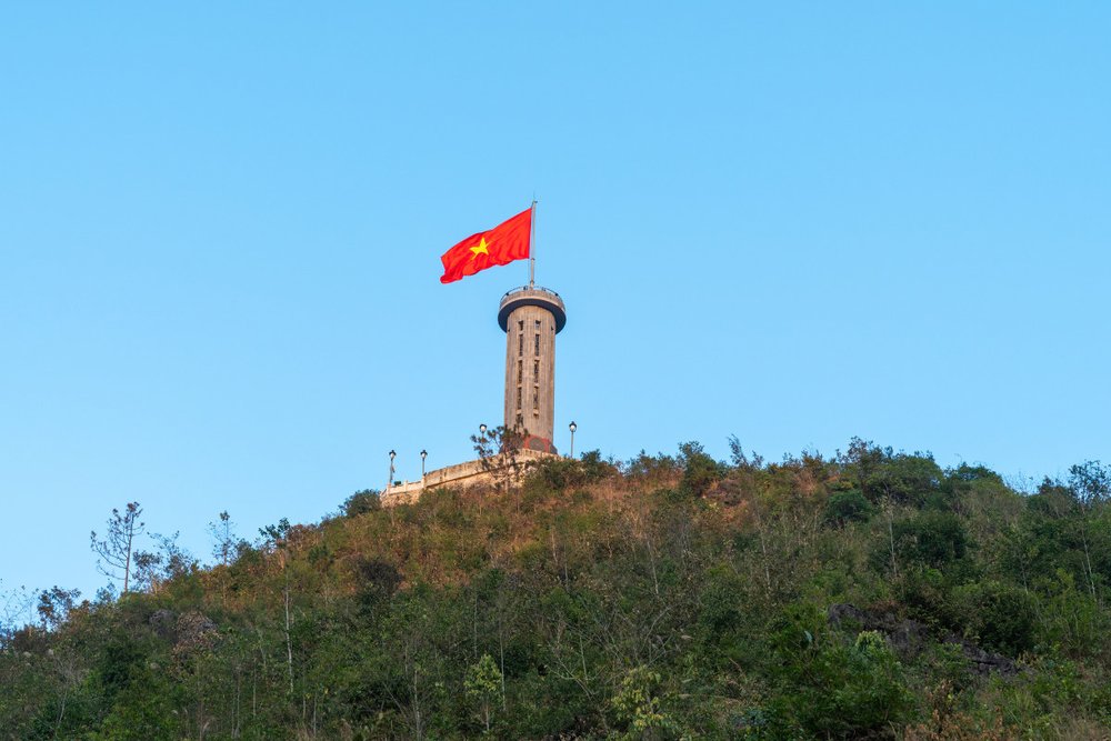 Buổi Sáng: Hành Trình Đến Cực Bắc – Cột Cờ Lũng Cú Và Phố Cáo