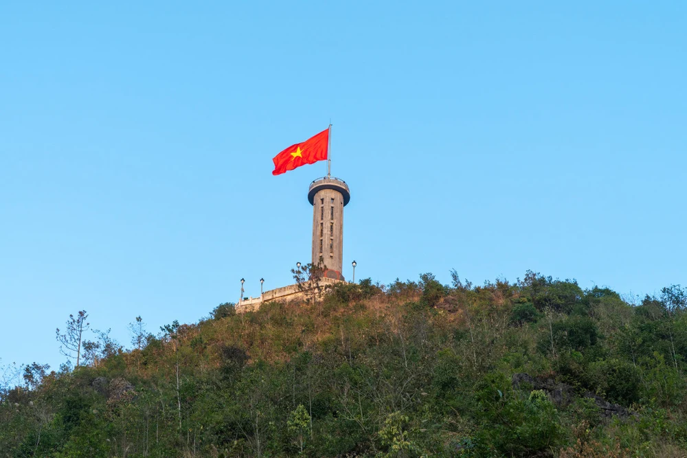 Buổi Sáng: Hành Trình Đến Cực Bắc – Cột Cờ Lũng Cú Và Phố Cáo