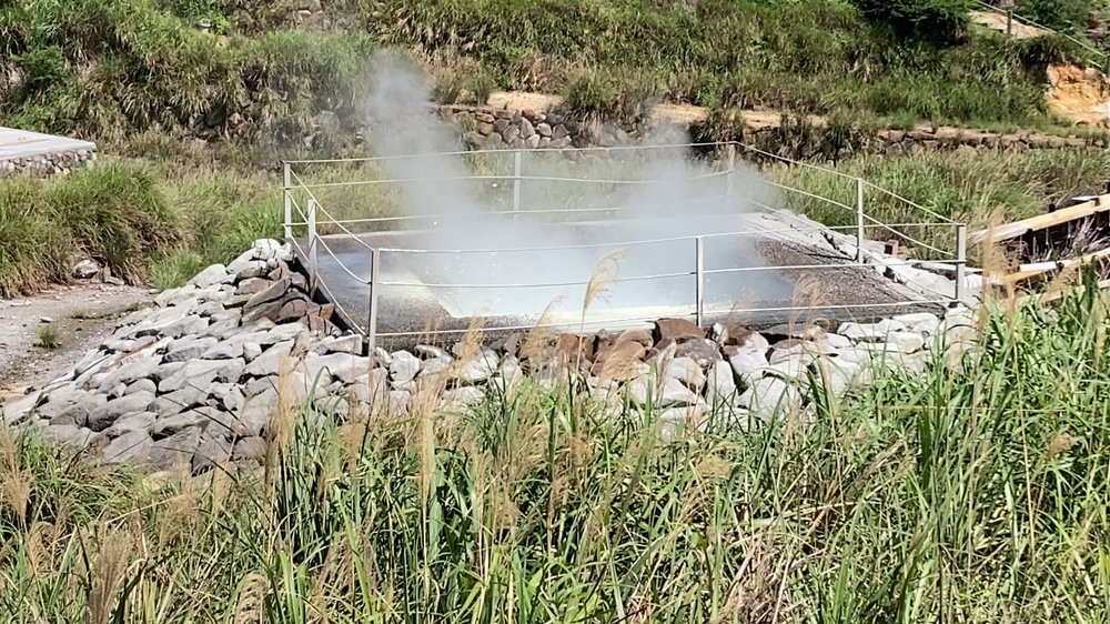 台北・北投温泉|源泉の吹出口を近くで見れる30分ハイキング+無料ラジウム泉の足湯に行ってみた 源泉 吹出口