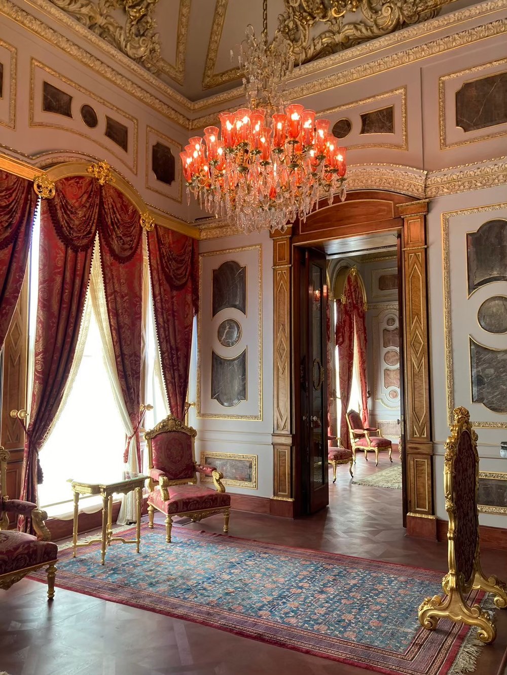 魅惑の都市　 イスタンブールの観光名所をご紹介　トプカプ宮殿　シャンデリア