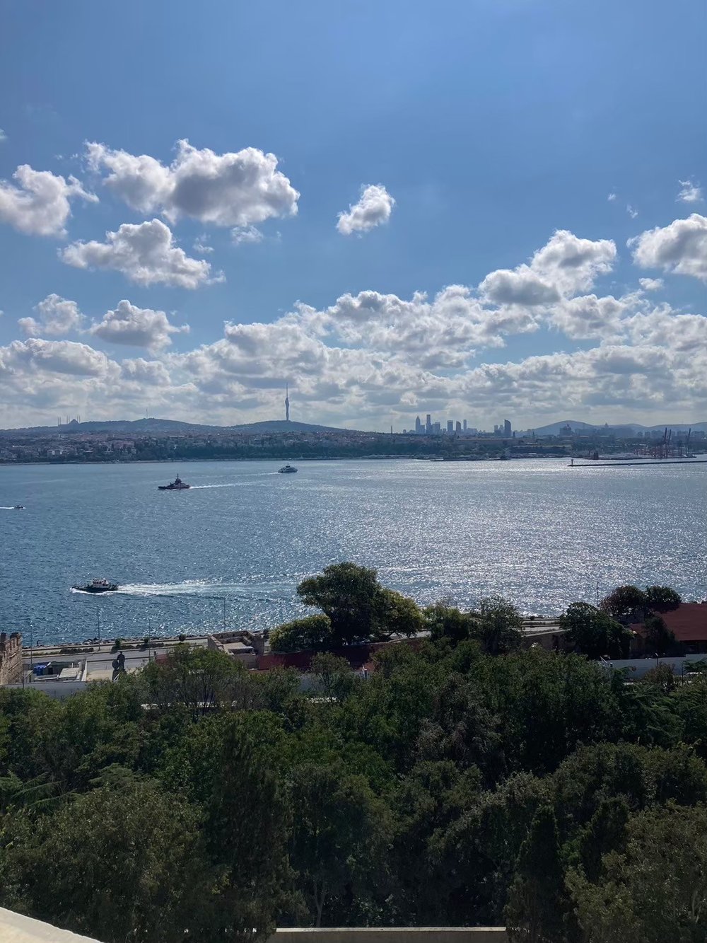 魅惑の都市　 イスタンブールの観光名所をご紹介　トプカプ宮殿　海　船　空