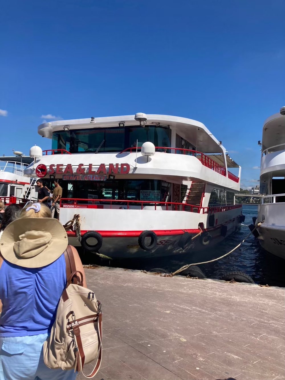 魅惑の都市　 イスタンブールの観光名所をご紹介　ボスポラス海峡クルーズ　クルーズ船