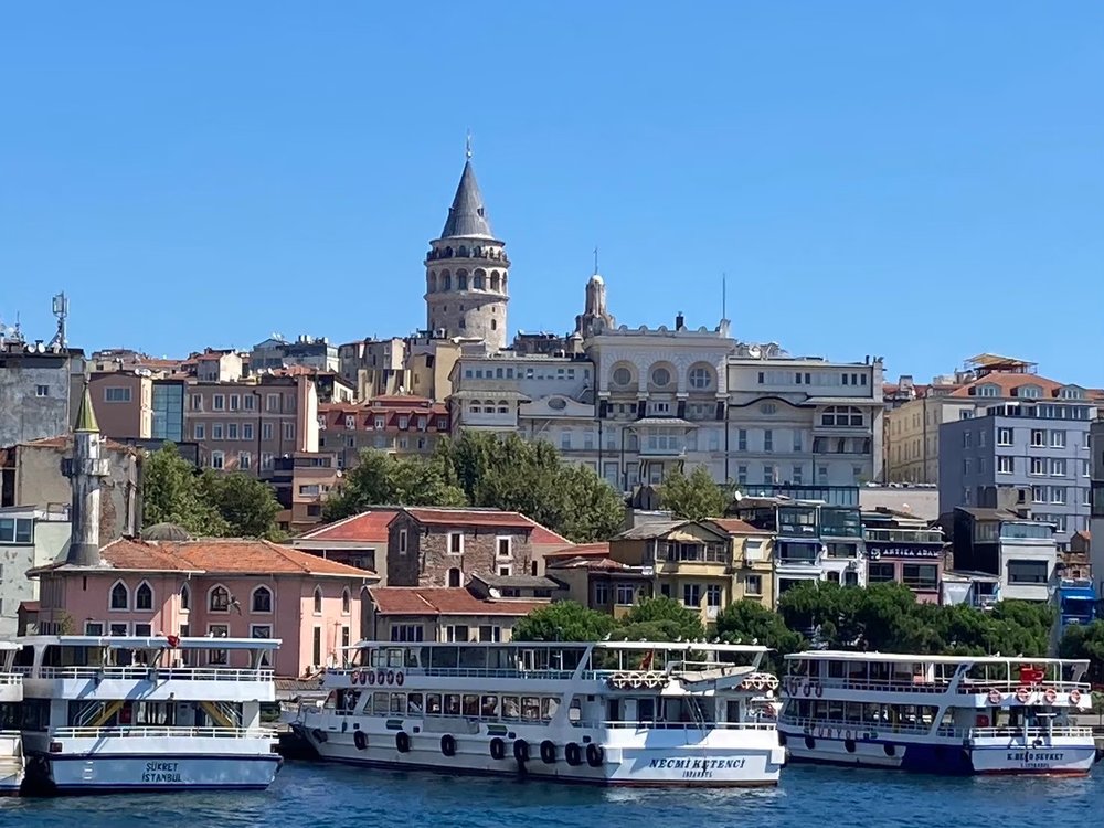 魅惑の都市　 イスタンブールの観光名所をご紹介　ボスポラス海峡クルーズ　クルーズ船