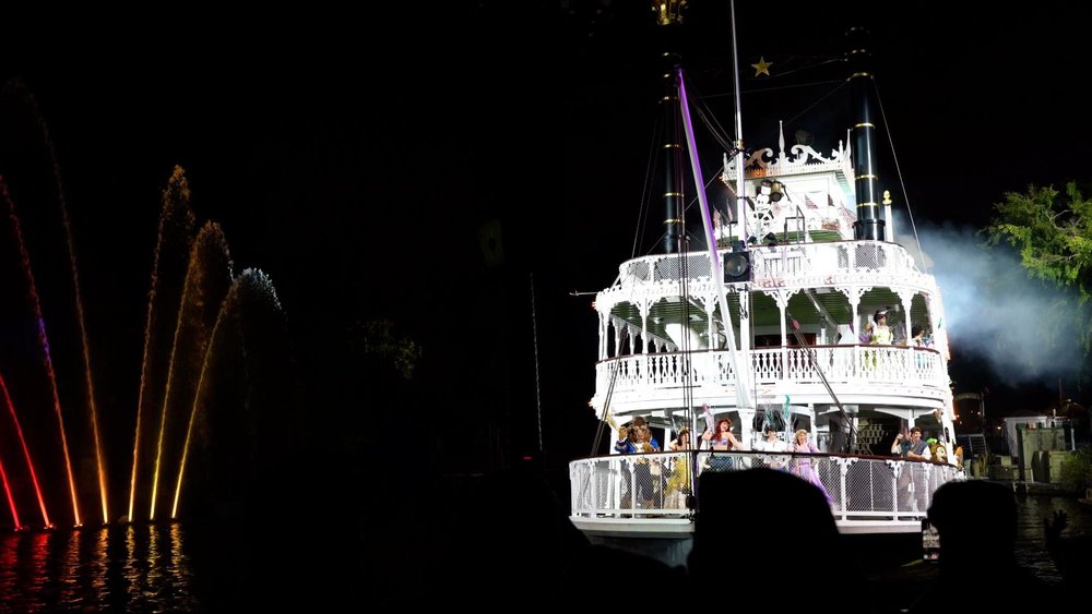 「世界で一番幸せな場所」カリフォルニアディズニー70周年を体験! ファンタズミック!