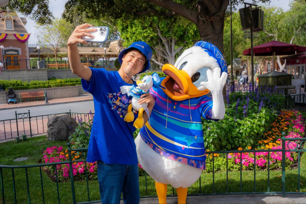 「世界で一番幸せな場所」カリフォルニアディズニー70周年を体験! 70周年衣装 ドナルド