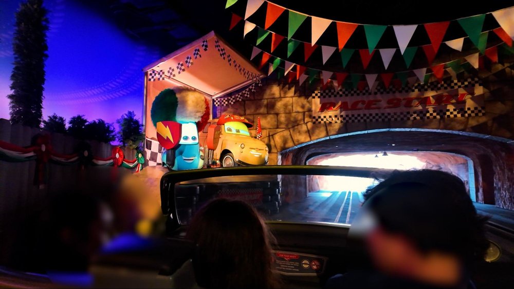 「世界で一番幸せな場所」カリフォルニアディズニー70周年を体験! カーズ