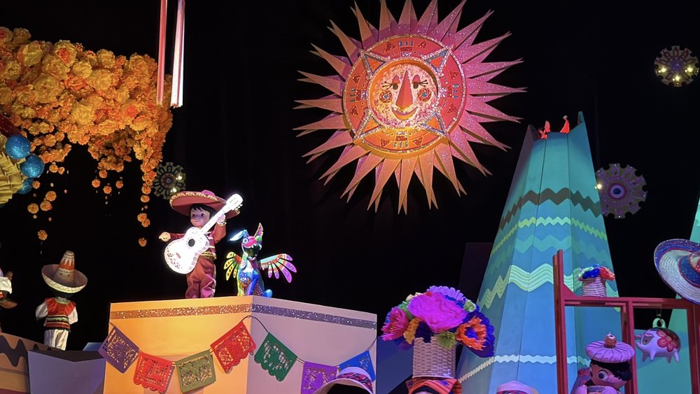 「世界で一番幸せな場所」カリフォルニアディズニー70周年を体験! イッツ・ア・スモールワールド