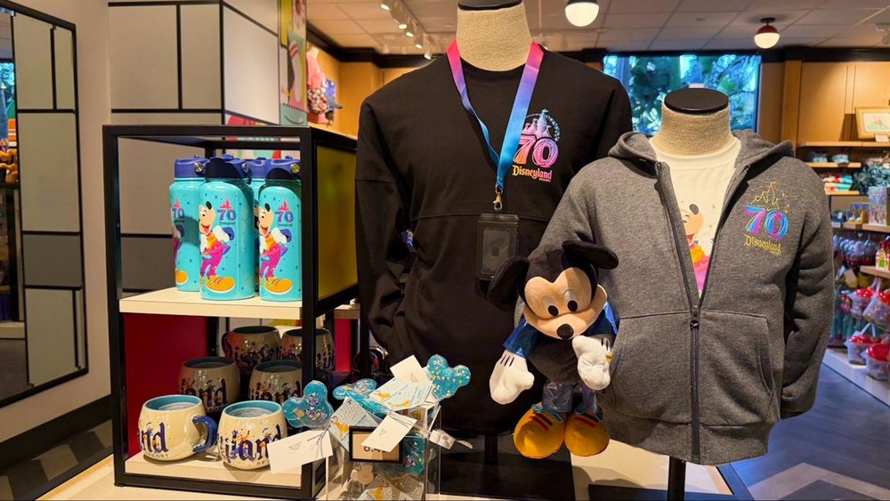 「世界で一番幸せな場所」カリフォルニアディズニー70周年を体験! 70周年の記念グッズ1