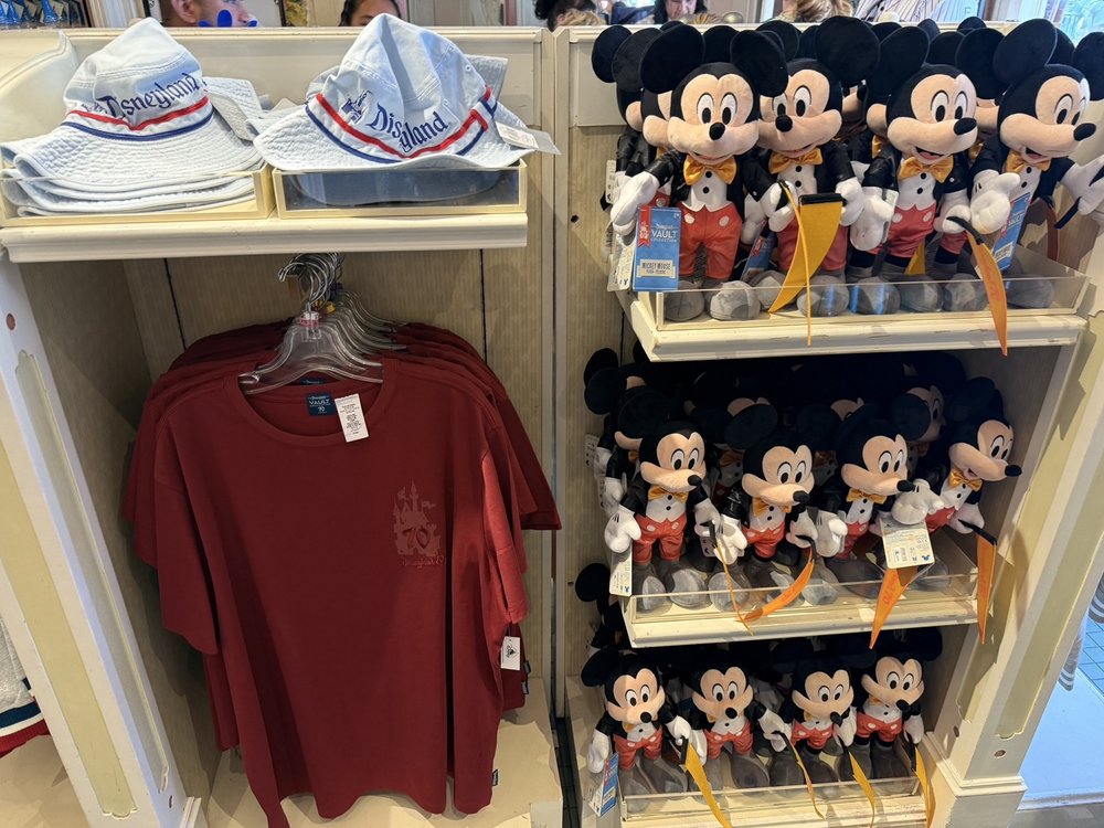 「世界で一番幸せな場所」カリフォルニアディズニー70周年を体験! 70周年の記念グッズ3