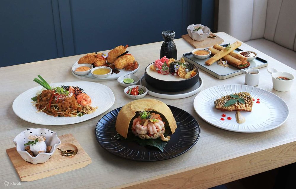 Các Địa Điểm Ăn Uống Gần Tiffany's Show