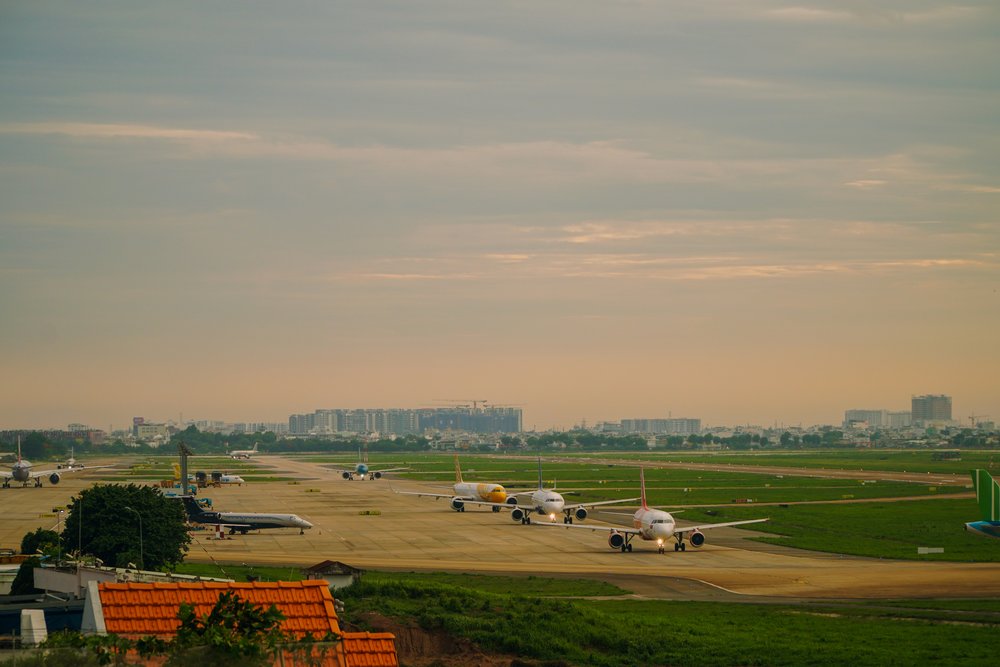 vietnam airport runway
