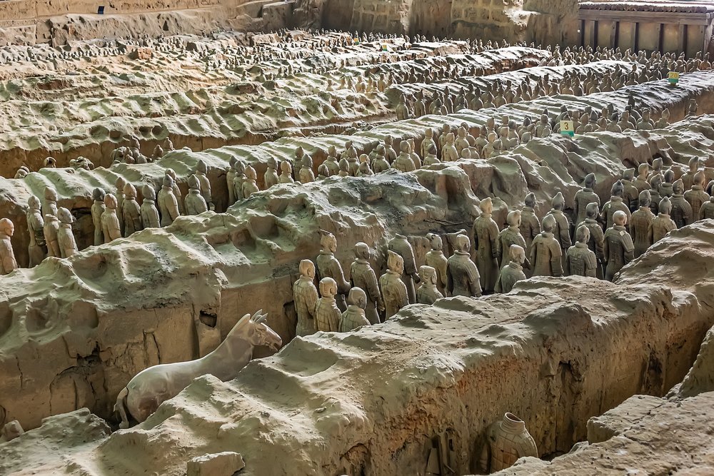 รูปปั้นทหารดินเผาในพิพิธภัณฑ์สุสานฉินสื่อหวง เมืองซีอาน ประเทศจีน