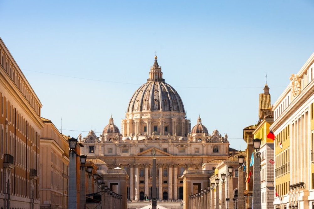 [usxanz] cheap food in rome italy - far view of st. peter's basilica at the vatican