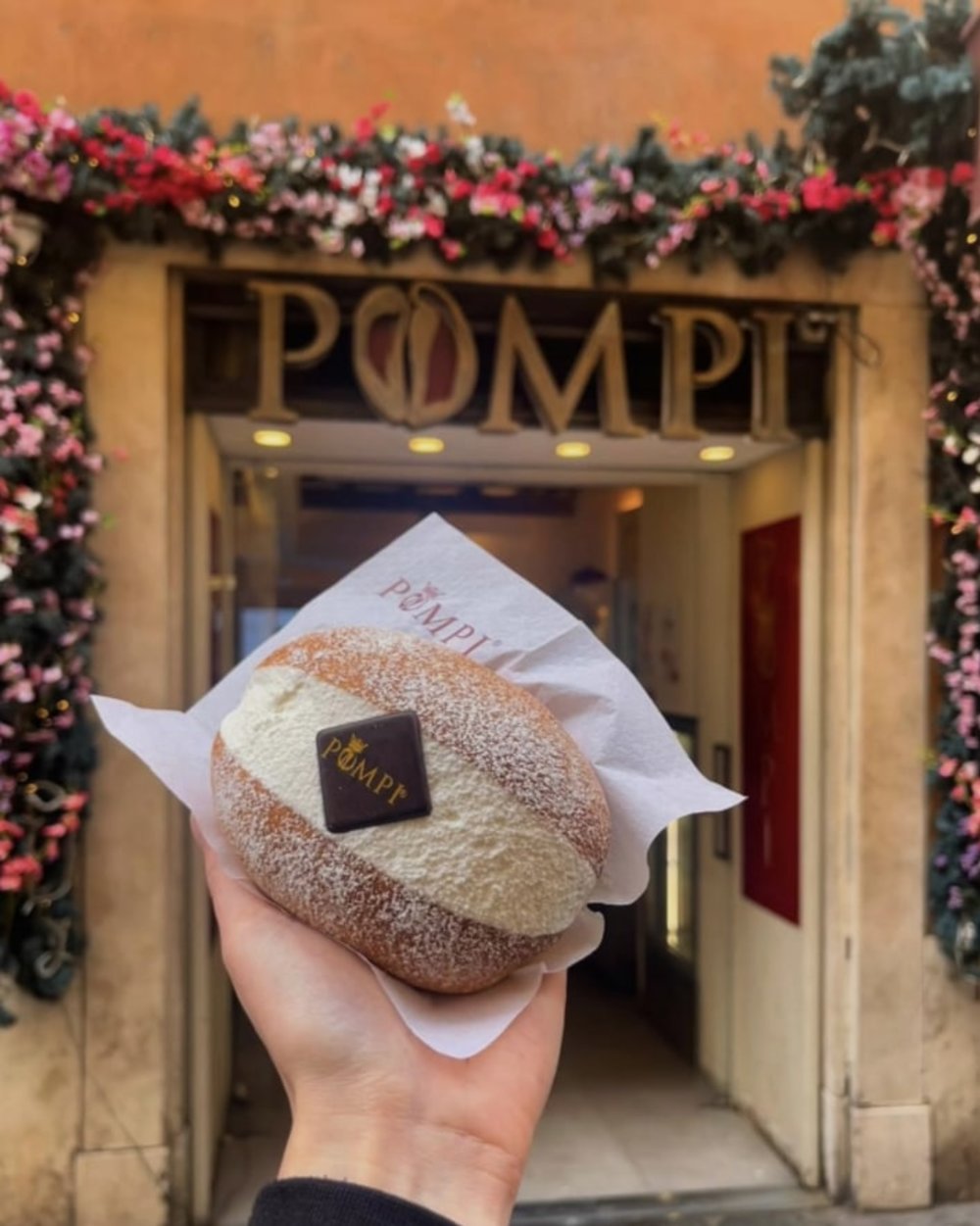 [usxanz] cheap food in rome italy - pastry in front of a restaurant in italy