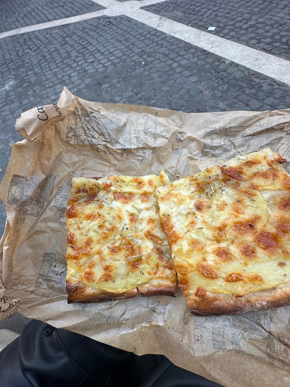 [usxanz] cheap food in rome italy - white pizza wrapped in paper