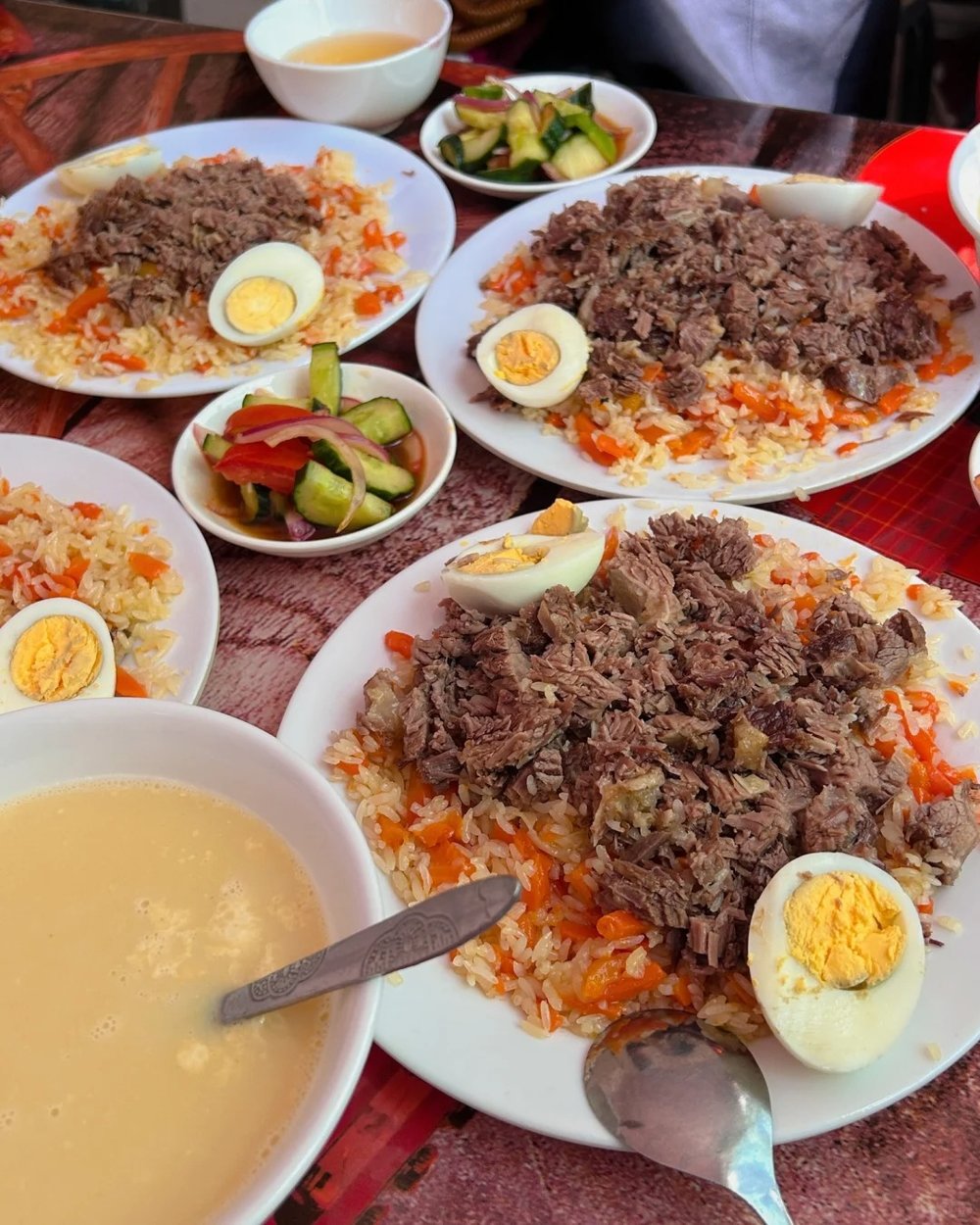 伊犁美食, 抓飯, 伊犁自由行, 伊犁旅遊攻略