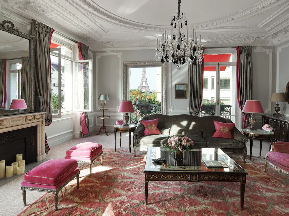 Hôtel Plaza Athénée room