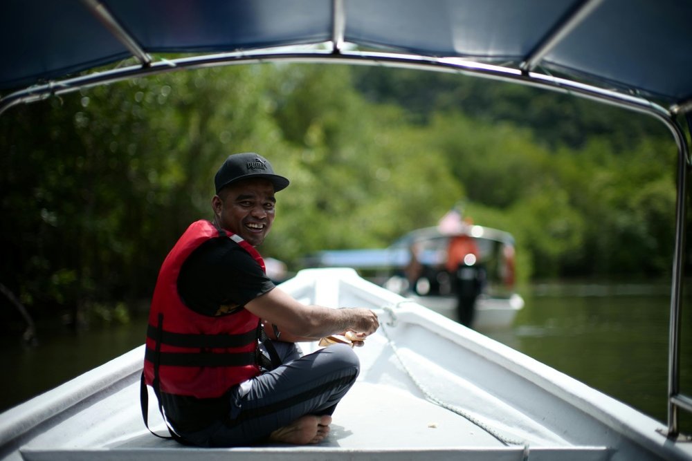 Di chuyển bằng xe buýt kết hợp phà