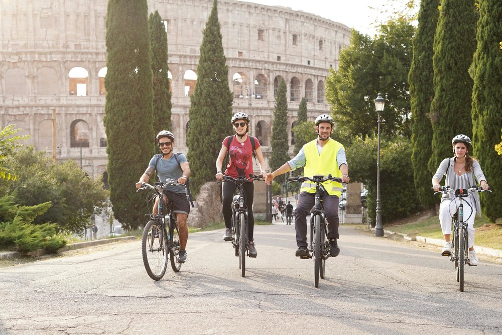[Bike Rental in Rome] Biking in front of the Colosseum