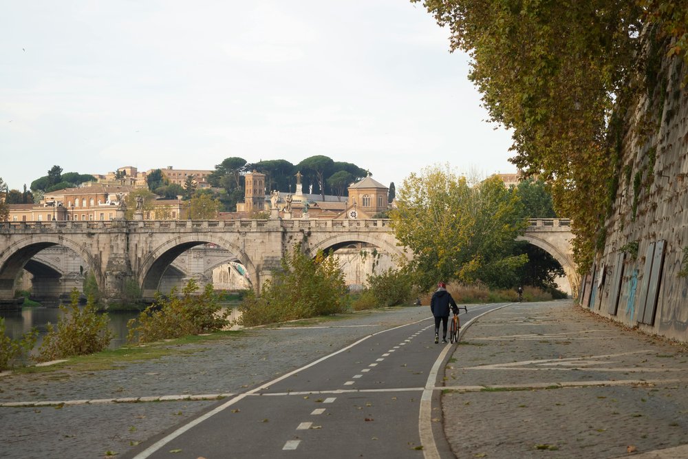 [Bike Rental in Rome] Biking along Tiber River path