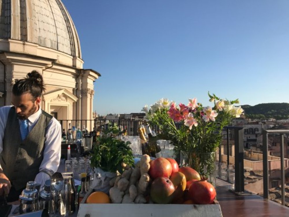 [usxanz] rome in november - basket of fruits and man at rooftop italy