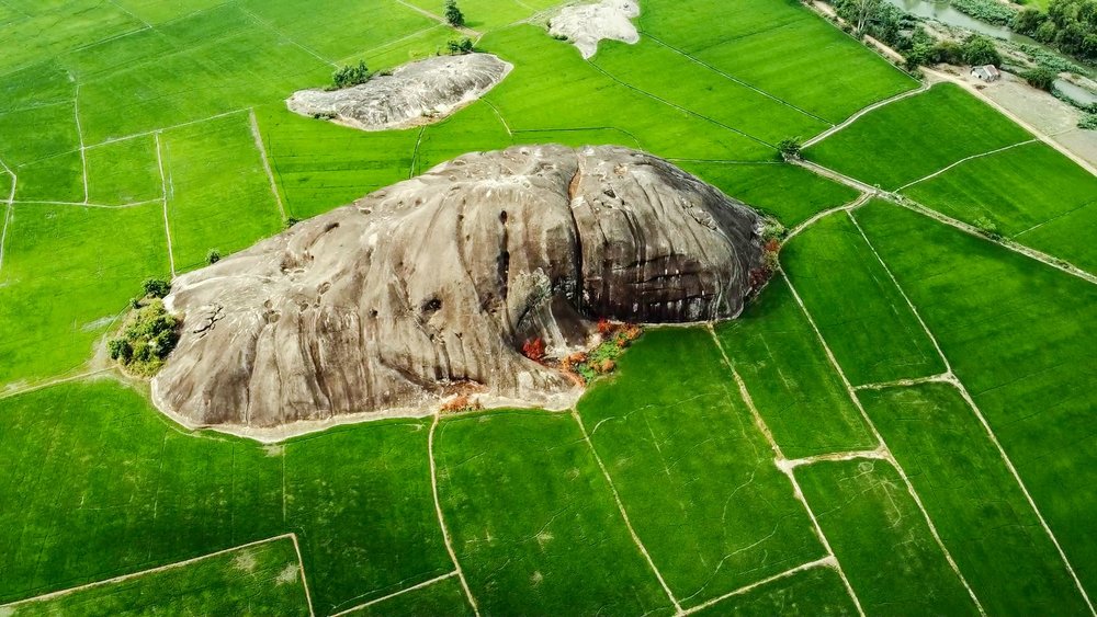 Núi Đá Voi Chữ Thập