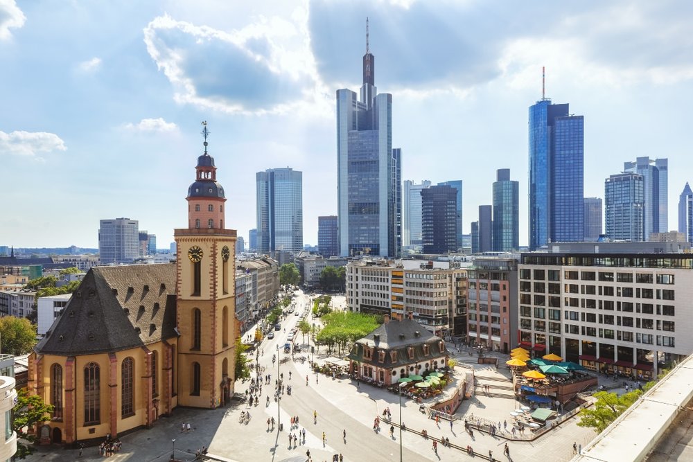 Ngày 10: Frankfurt – Main Tower, Nhà Thờ Frankfurt, Khu Phố Römerberg