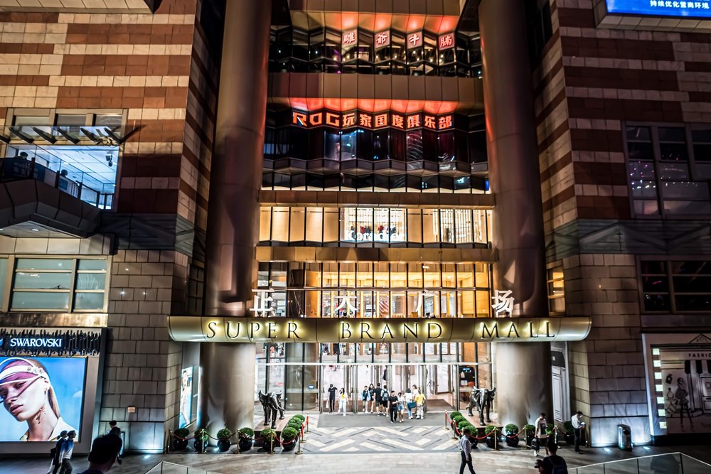 Super Brand Mall – Trung Tâm Thương Mại Lớn Gần Tháp Truyền Hình