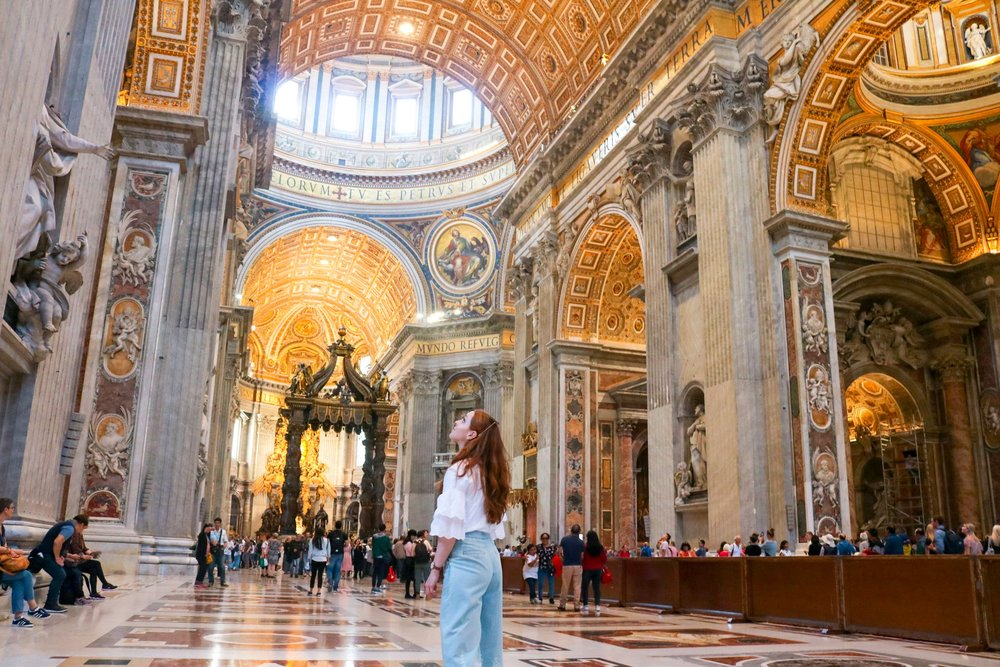 [usxanz] rome in october - girl looking up at the ceiling of st. peter's basilica in the vatican