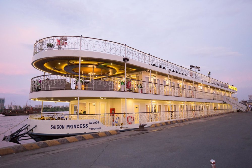 Bữa Tối Sang Trọng Và Lãng Mạn Trên Du Thuyền Sông Sài Gòn