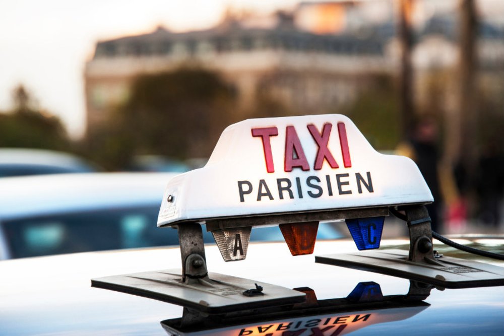 taxi in paris