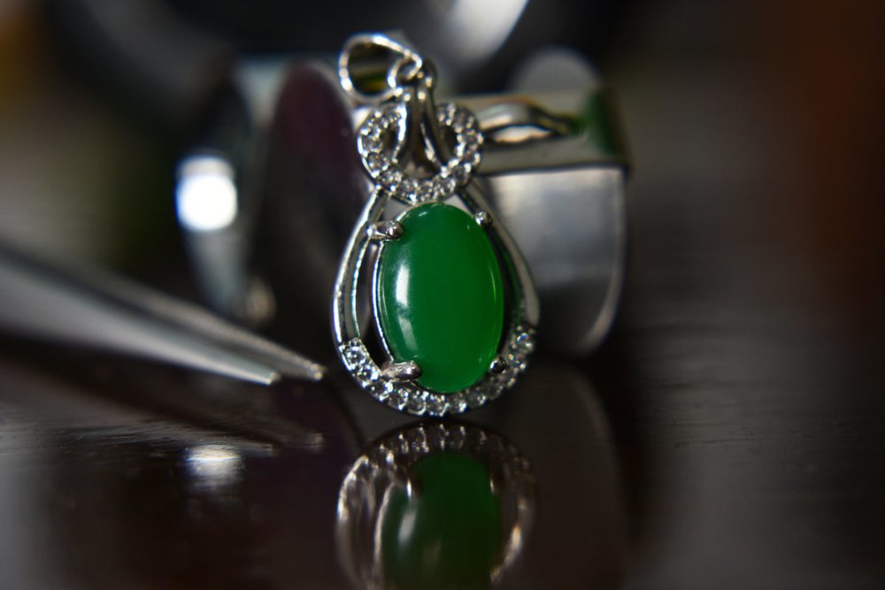 Trang Sức Ngọc Bích – Biểu Tượng May Mắn Và Thịnh Vượng 