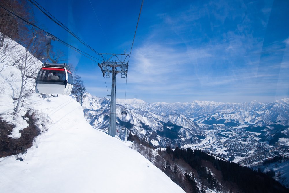 กระเช้าลอยฟ้าท่ามกลางภูเขาหิมะที่กาล่ายูซาว่า (Gala Yuzawa) 