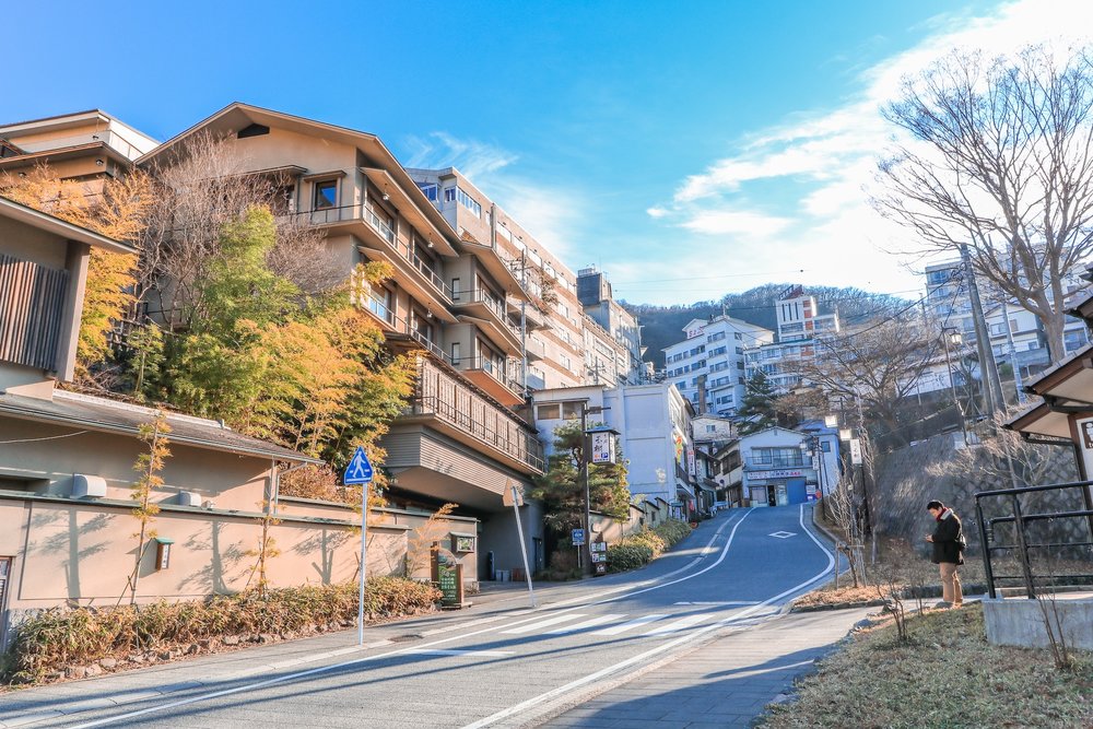 อิคะโฮะออนเซ็นในฤดูใบไม้ร่วง เมืองบ่อน้ำพุร้อนบนเชิงเขาฮารุนะ จังหวัดกุนม