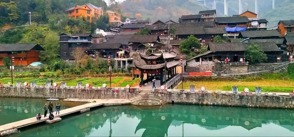  Tour Riêng Phượng Hoàng Cổ Trấn & Làng Miêu Morong Trong Ngày