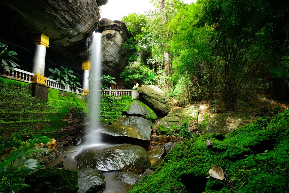 Hang Đá Cổ Ở Bản Sín Chải – Dấu Tích Huyền Bí Giữa Núi Rừng Tây Bắc