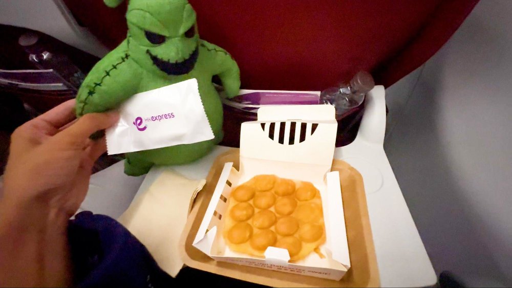 香港ディズニーランドの個人手配予算 飛行機　機内食