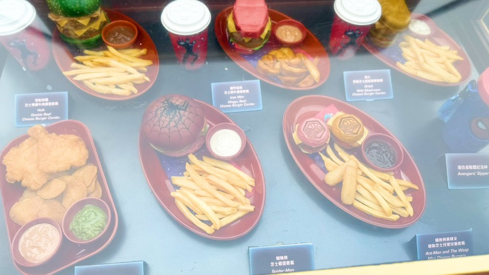 香港ディズニーランドの個人手配予算　スターライナー・ダイナー　メニュー表　バーガー　ポテト