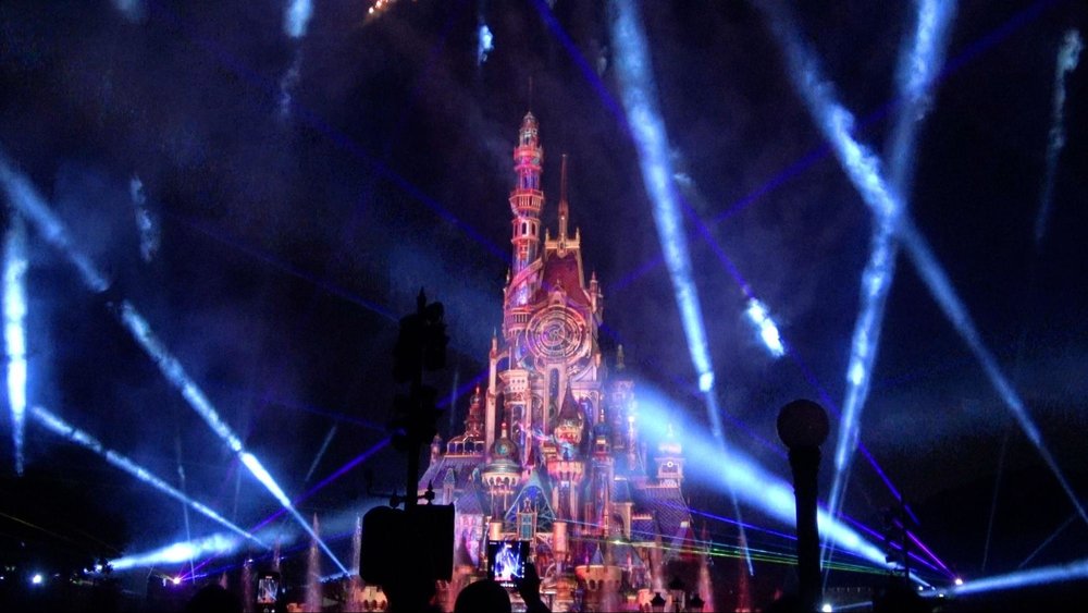 香港ディズニーランドの個人手配予算　 ライトアップ　夜　お城