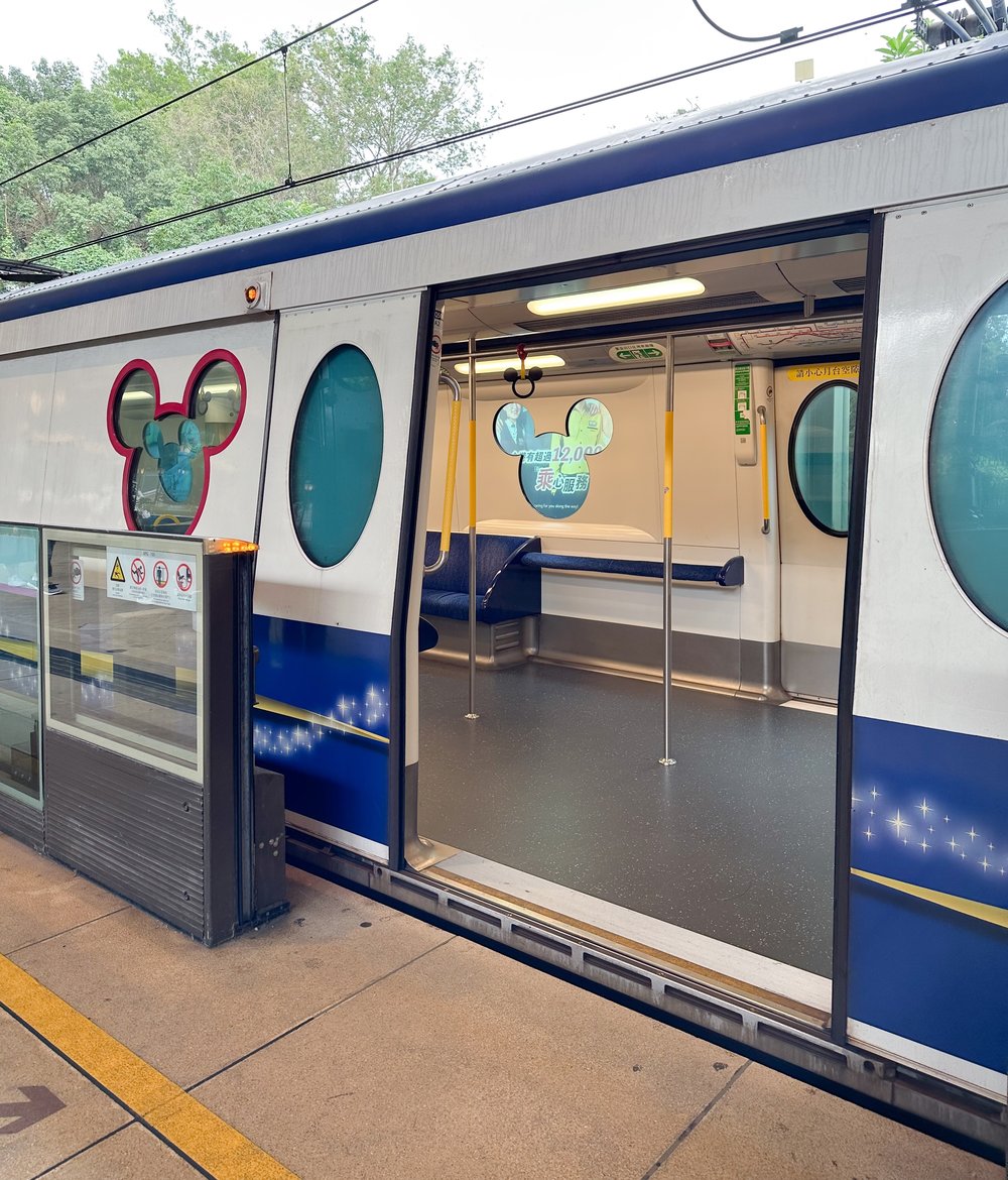 รถไฟ Disneyland Resort Line